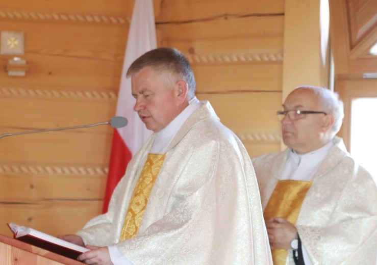 Poświęcenie odbudowanego po pożarze kościoła na Stecówce