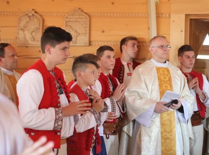 Poświęcenie odbudowanego po pożarze kościoła na Stecówce