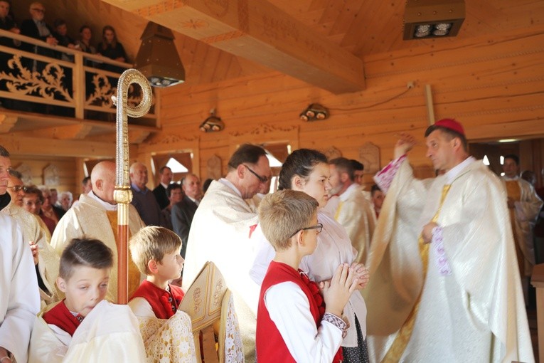 Poświęcenie odbudowanego po pożarze kościoła na Stecówce