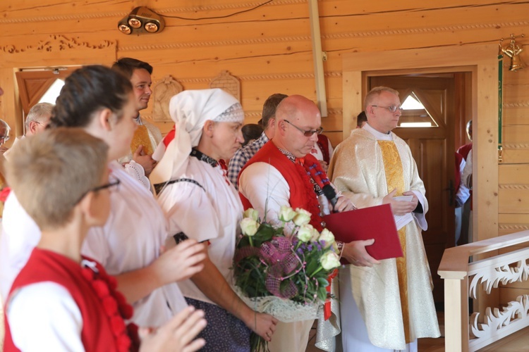 Poświęcenie odbudowanego po pożarze kościoła na Stecówce