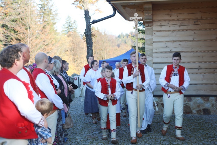 Poświęcenie odbudowanego po pożarze kościoła na Stecówce