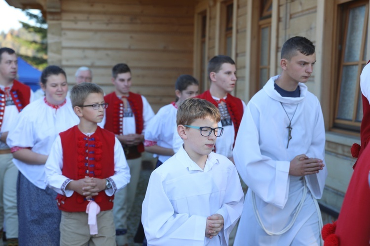 Poświęcenie odbudowanego po pożarze kościoła na Stecówce