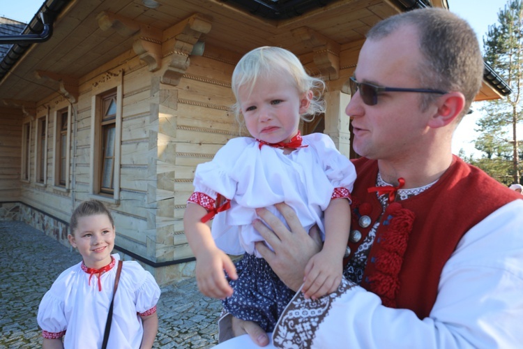 Poświęcenie odbudowanego po pożarze kościoła na Stecówce