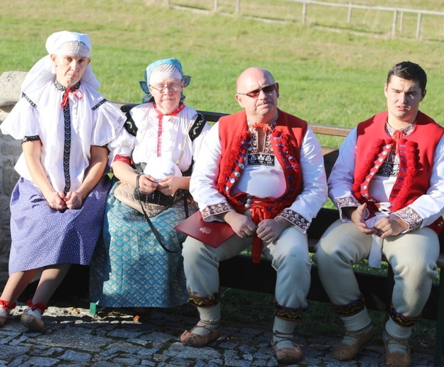 Poświęcenie odbudowanego po pożarze kościoła na Stecówce