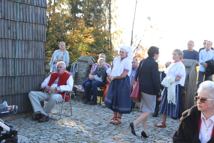 Poświęcenie odbudowanego po pożarze kościoła na Stecówce