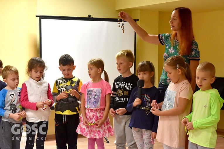 Milion dzieci modli się na różańcu o pokój