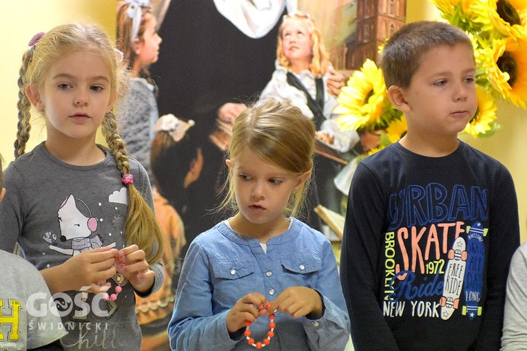 Milion dzieci modli się na różańcu o pokój