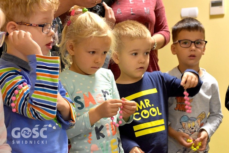 Milion dzieci modli się na różańcu o pokój