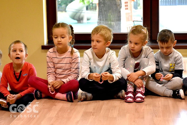 Milion dzieci modli się na różańcu o pokój