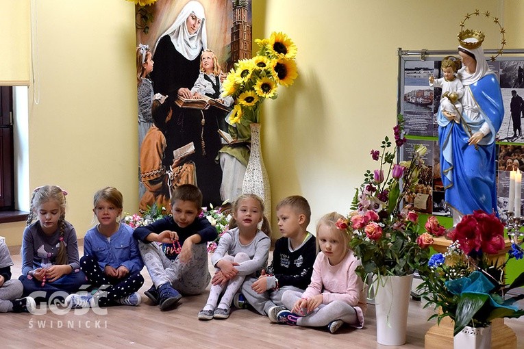 Milion dzieci modli się na różańcu o pokój