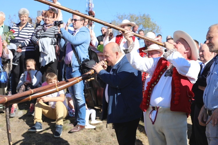 Pomnik św. Jana Pawła II na Ochodzitej w Koniakowie