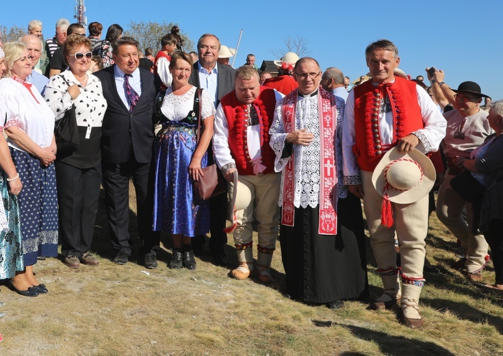 Pomnik św. Jana Pawła II na Ochodzitej w Koniakowie