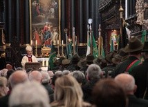 Mszy św. przewodniczył i homilię wygłosił bp Zbigniew Zieliński