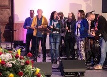 "Projekt Koinonia" w czasie modlitwy uwielbienia 