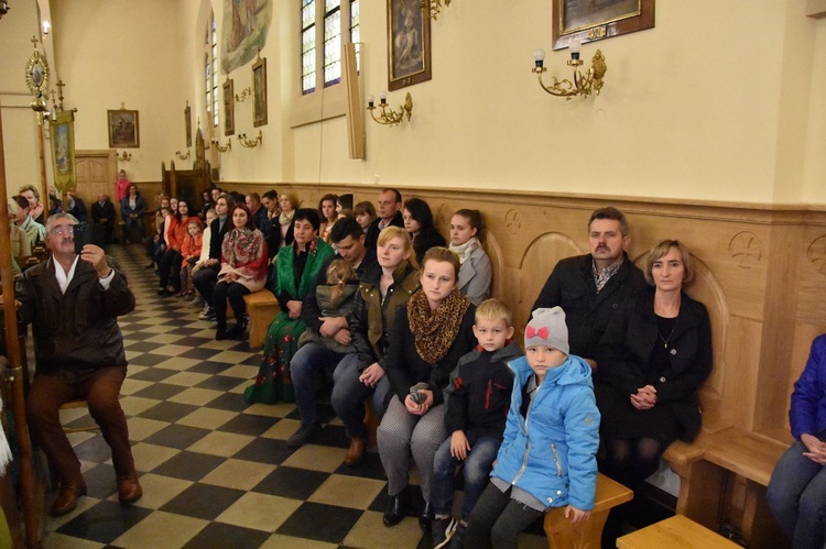 Abp Marek Jędraszewski w parafii w Cichem-Miętustwie