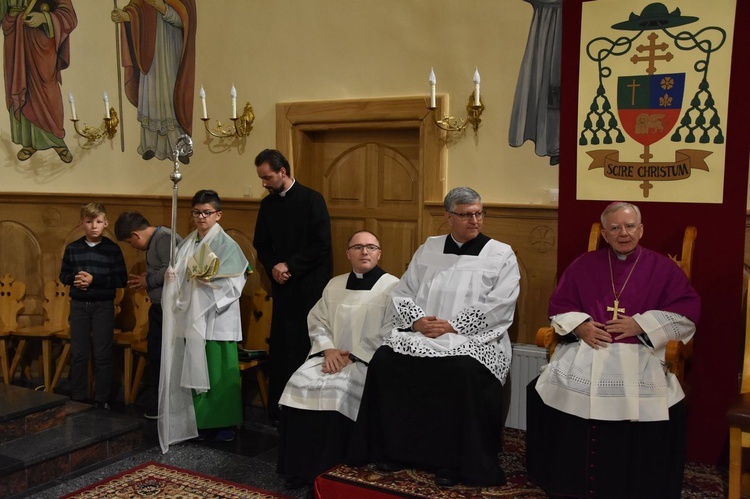 Abp Marek Jędraszewski w parafii w Cichem-Miętustwie