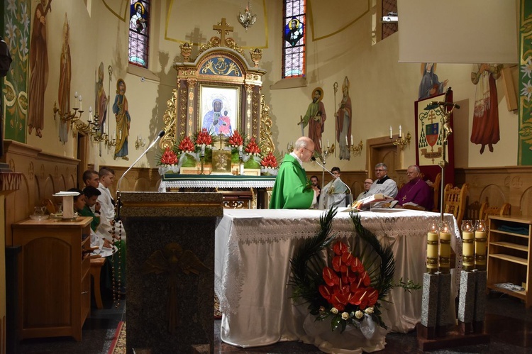 Abp Marek Jędraszewski w parafii w Cichem-Miętustwie