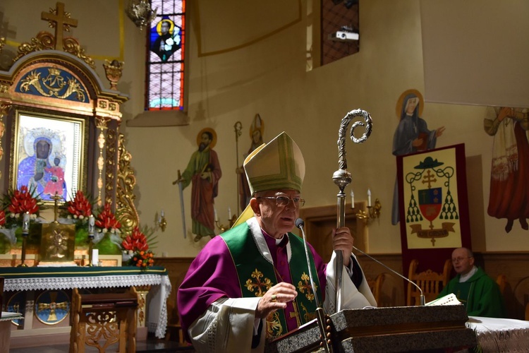 Abp Marek Jędraszewski w parafii w Cichem-Miętustwie