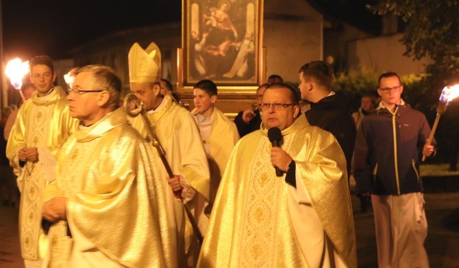 Bp Roman Pindel przewodniczył jubileuszowej Eucharytii i procesji z obrazem MB Pompejańskiej