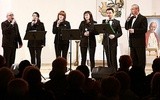 Zespół Spirituals Singers Band est najdłużej istniejącym zespołem wokalnym w Polsce, specjalizującym się w wykonaniach a cappella pieśni negro spirituals