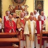 Pamiątkowe wspólne zdjęcie przybyłych kapłanów.
