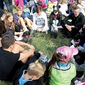 We wrześniu na Ślężę wspięło się około tysiąca młodych.