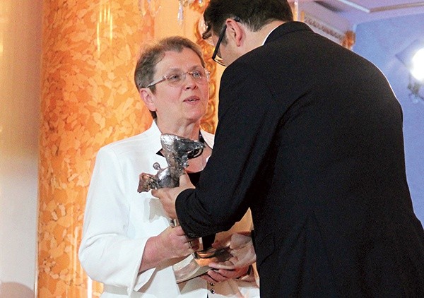 Doktor Anna Byrczek odbiera Totusa w Warszawie.