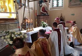 Na koniec Mszy św. biskup ponownie zawierzył losy miasta i diecezji Matce Bożej