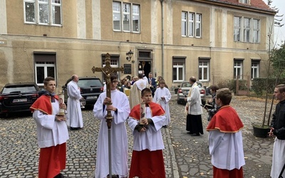 Wprowadzenie relikwii św. Jana Pawła II i św. s. Faustyny Kowalskiej