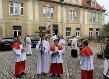 Wprowadzenie relikwii św. Jana Pawła II i św. s. Faustyny Kowalskiej