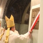 Poświęcenie tablicy pamiątkowej ks. Krzemienia w Rzepienniku Biskupim