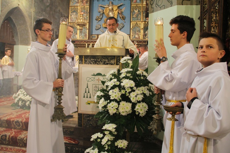 Poświęcenie tablicy pamiątkowej ks. Krzemienia w Rzepienniku Biskupim