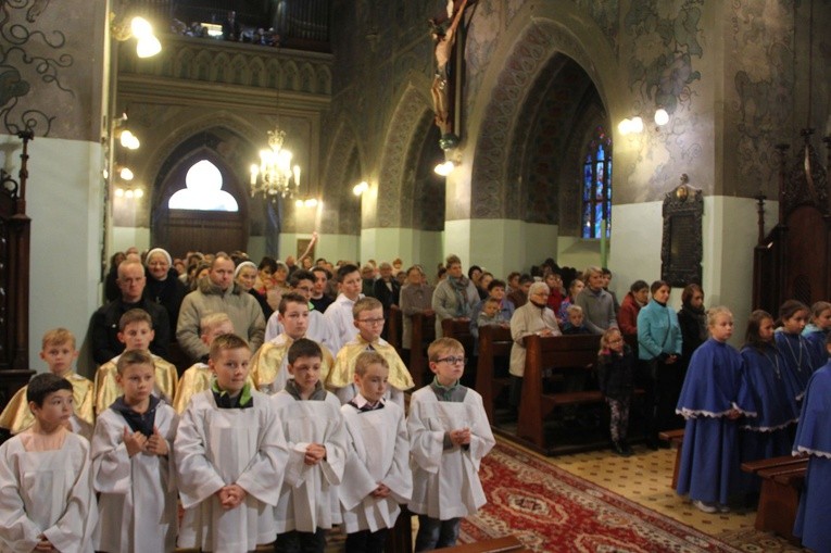 Poświęcenie tablicy pamiątkowej ks. Krzemienia w Rzepienniku Biskupim