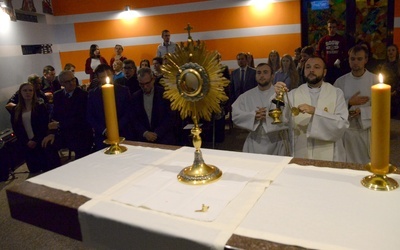 Nabożeństwo eucharystyczne poprowadził ks. Arkadiusz Bernat, nowy duszpasterz akademicki w Radomiu