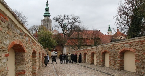 Opactwo w Henrykowie pięknieje