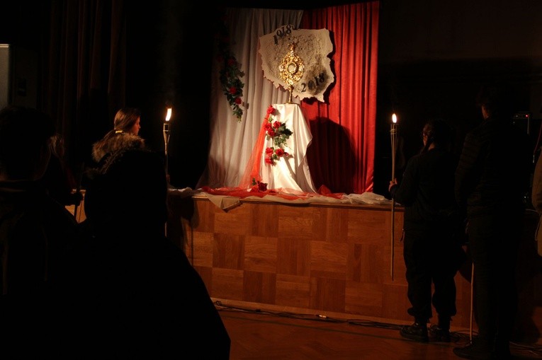 Pochód ze świętymi w Bobowej