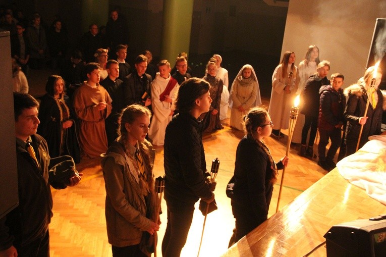 Pochód ze świętymi w Bobowej