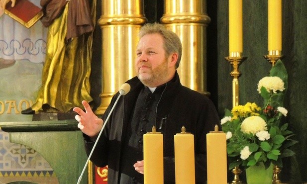 Ks. Mirosław Szewieczek, inicjator "Podróży życia" w Ustroniu