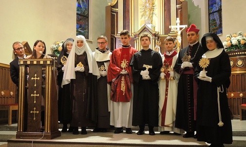 Ekipa z os. Karpackiego przywozła aż 9 relikwiarzy świętych i błogosławionych