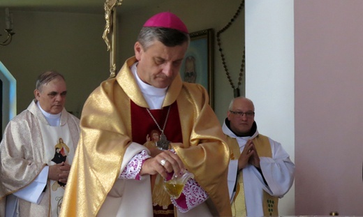 Bąków - poświęcenie kościoła