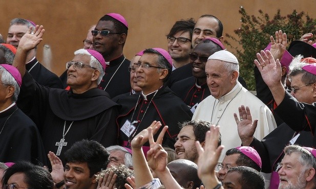 Synod Biskupów: 5 punktów bez sprzeciwu, 65 głosów niezgody w punkcie o seksualności