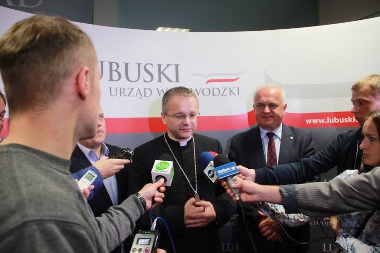 Bp Tadeusz Lityński w obiektywie