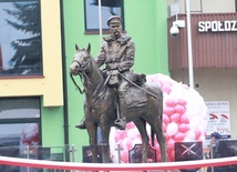 Pomnik Piłsudskiego w Limanowej