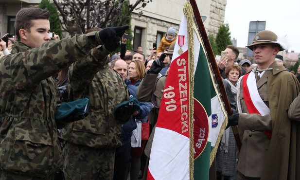 Piłsudski na Kasztance stanął w Nowym Sączu