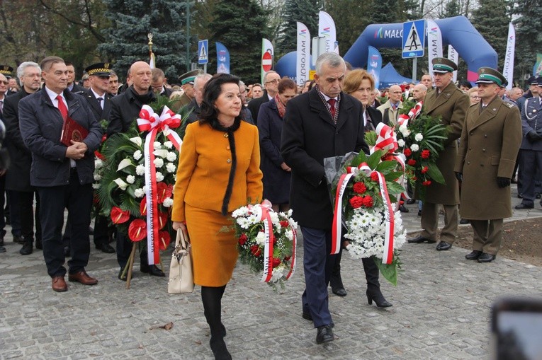 Odsłonięcie pomnika J. Piłsudskiego w Nowym Sączu