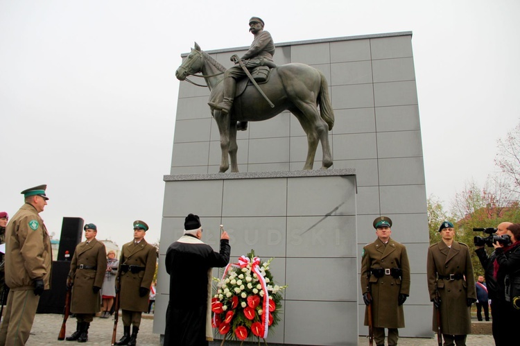 Odsłonięcie pomnika J. Piłsudskiego w Nowym Sączu