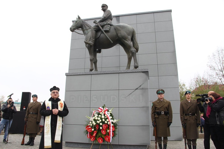 Odsłonięcie pomnika J. Piłsudskiego w Nowym Sączu