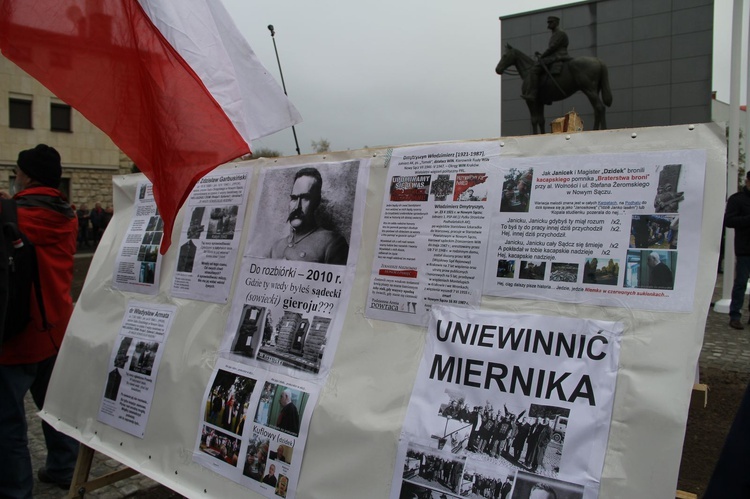 Odsłonięcie pomnika J. Piłsudskiego w Nowym Sączu