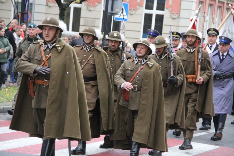 Odsłonięcie pomnika J. Piłsudskiego w Nowym Sączu