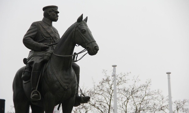 Piłsudski na Kasztance stanął w Nowym Sączu